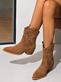 Botas retro de media caña con bordado y tacón cuadrado
