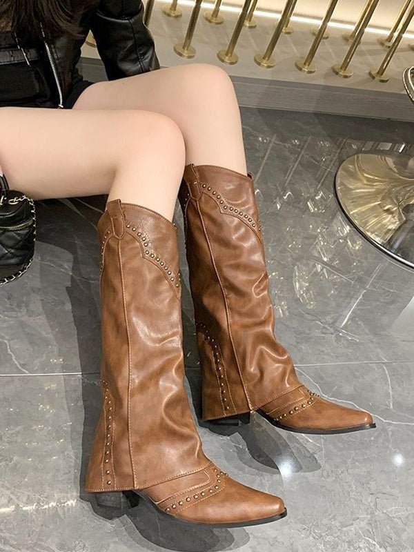 Botas altas con remaches y tacón alto