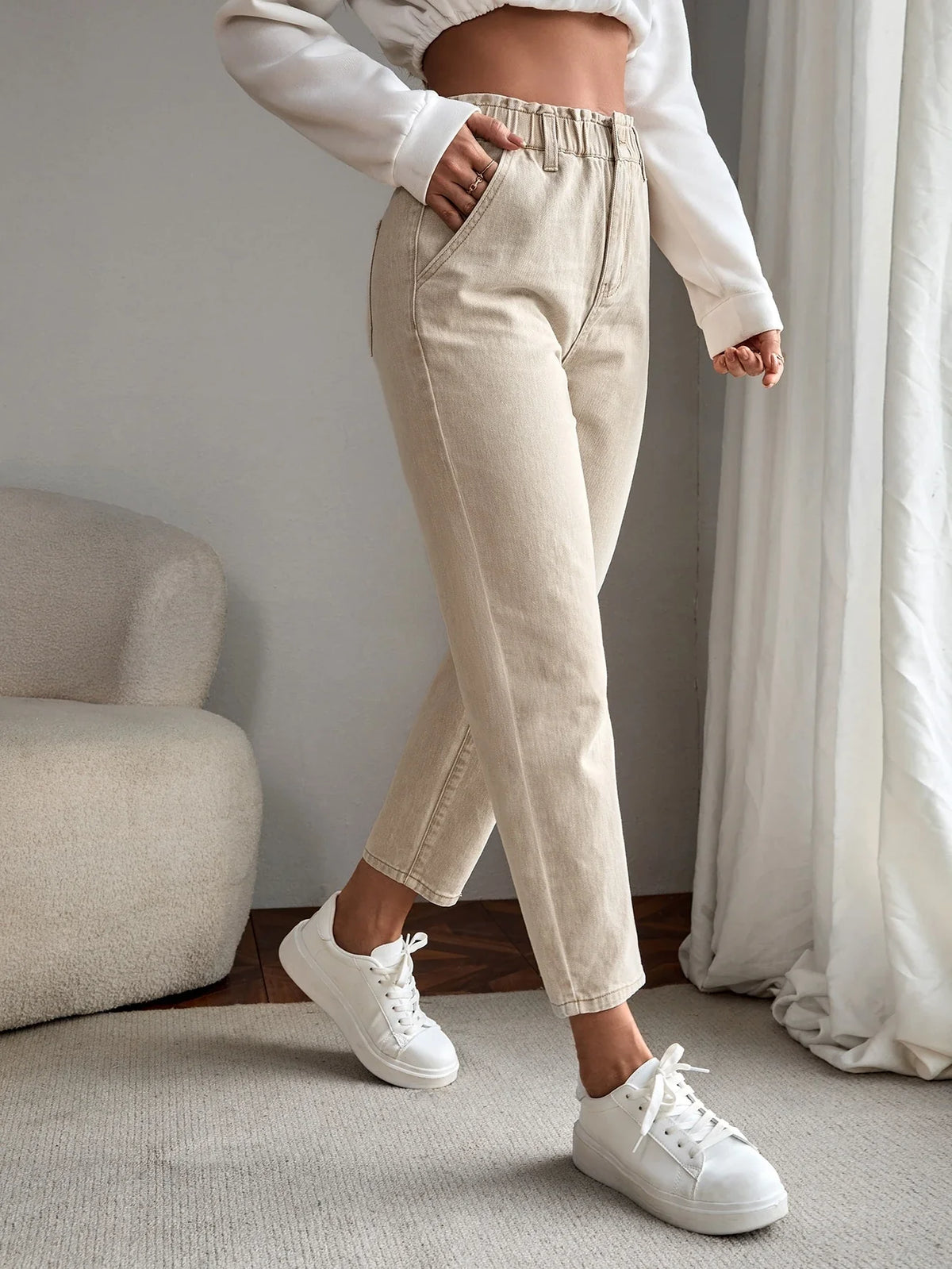 Pantalón vaquero recto con cintura fruncida