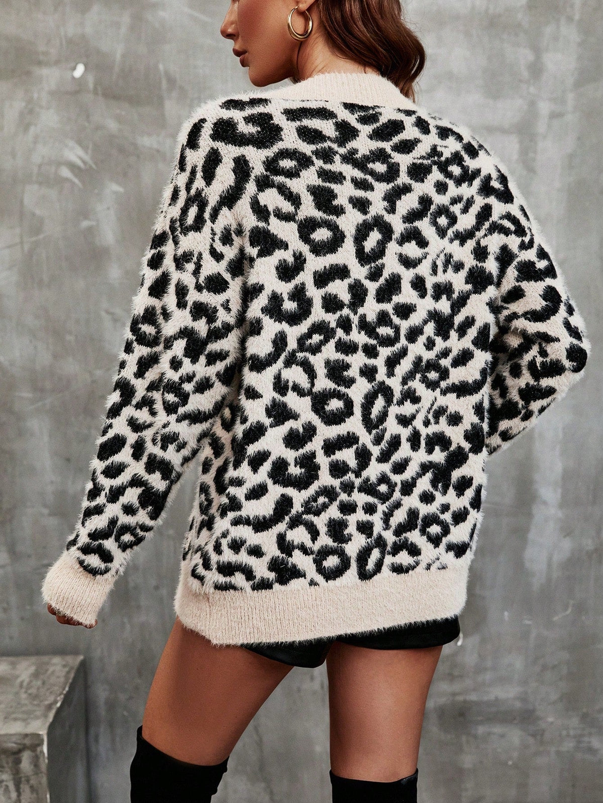 Cárdigan de leopardo con hombro caído