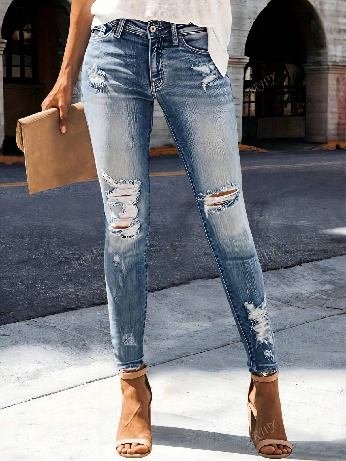Vaqueros skinny lavados con rotos