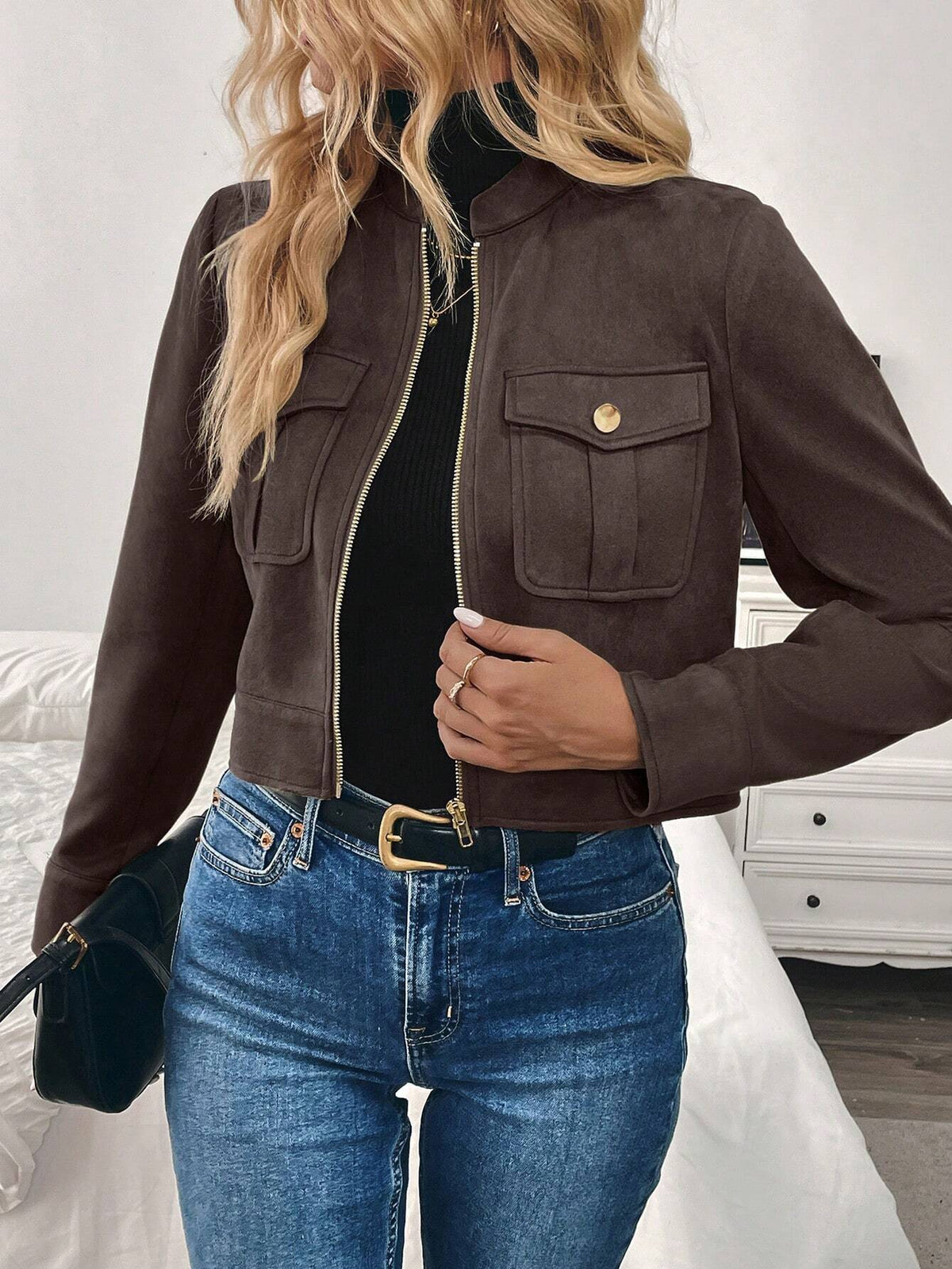Chaqueta corta de entretiempo con bolsillos y botones metálicos