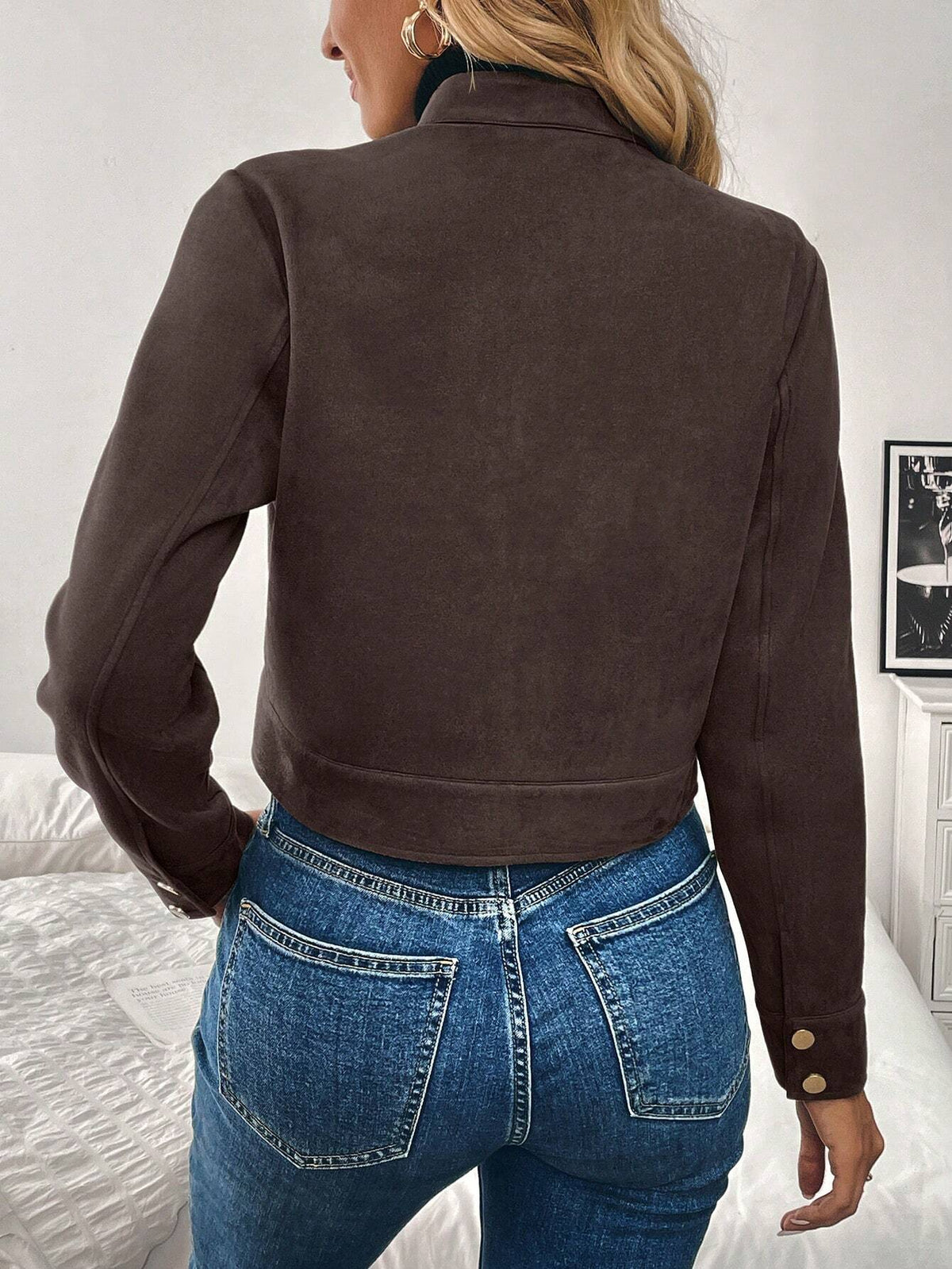Chaqueta corta de entretiempo con bolsillos y botones metálicos