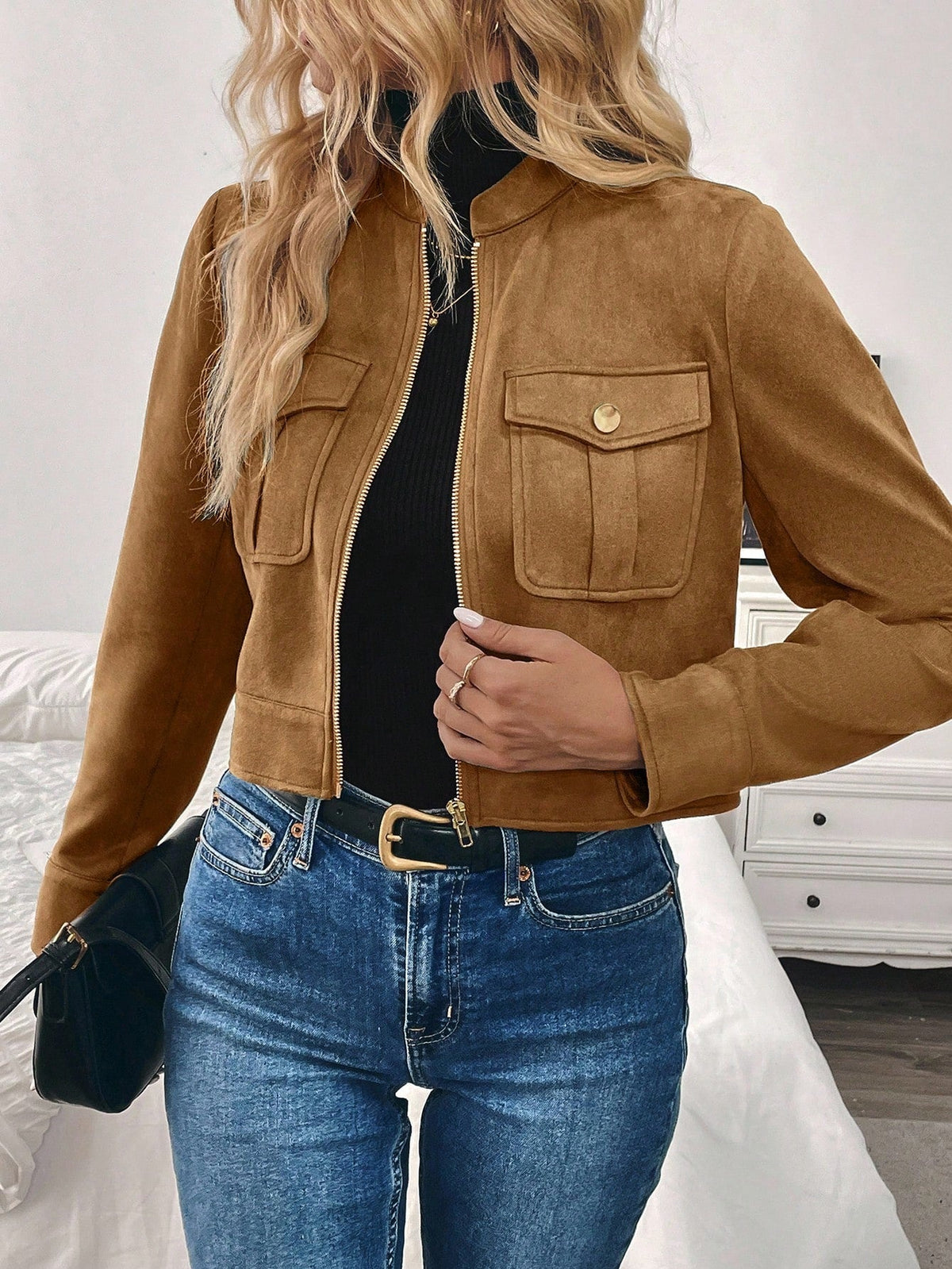 Chaqueta corta de entretiempo con bolsillos y botones metálicos
