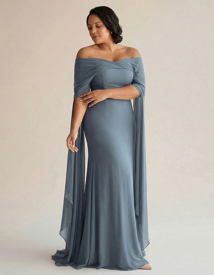 Vestido largo de gasa gris azulado con hombros descubiertos