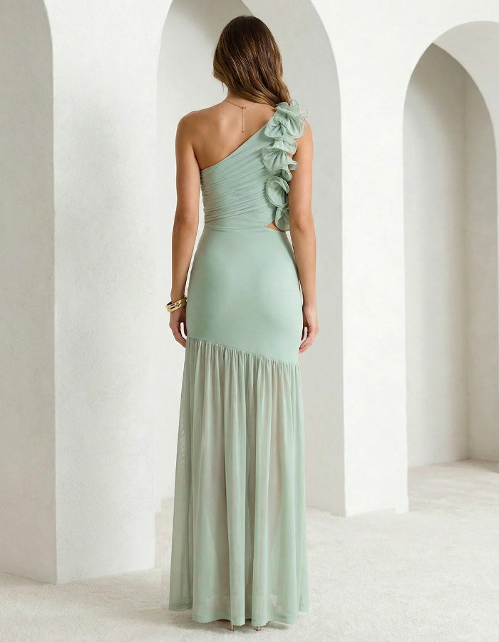 Vestido largo verde menta de un hombro con volantes