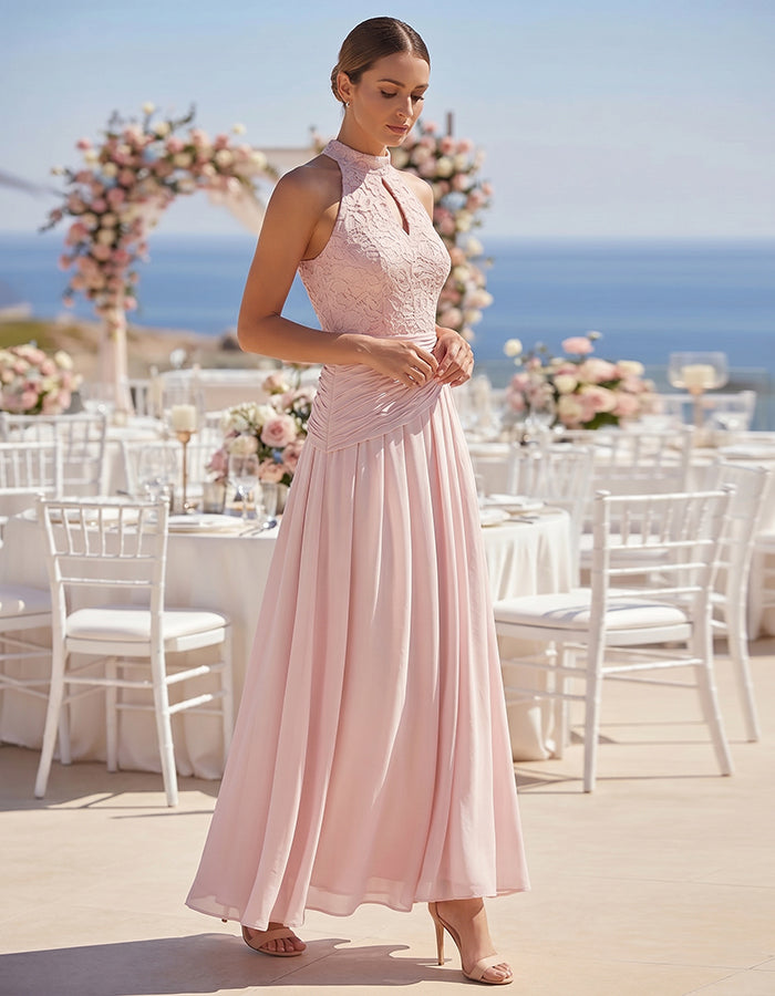Vestido largo de chifón rosa con encaje