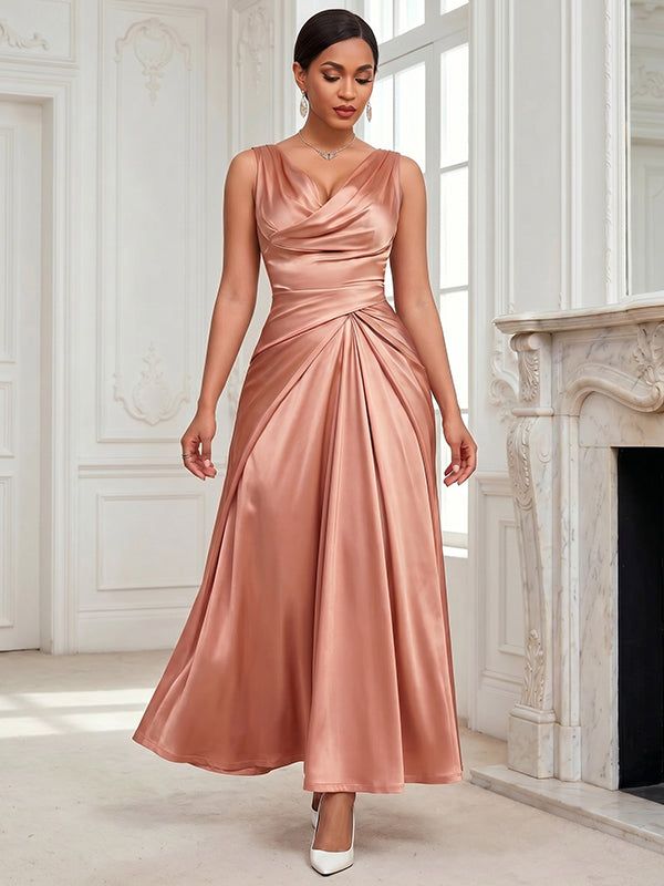 Vestido largo rosa satén con cuello halter