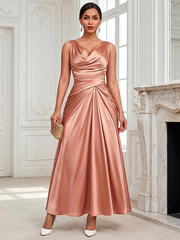 Vestido largo rosa satén con cuello halter