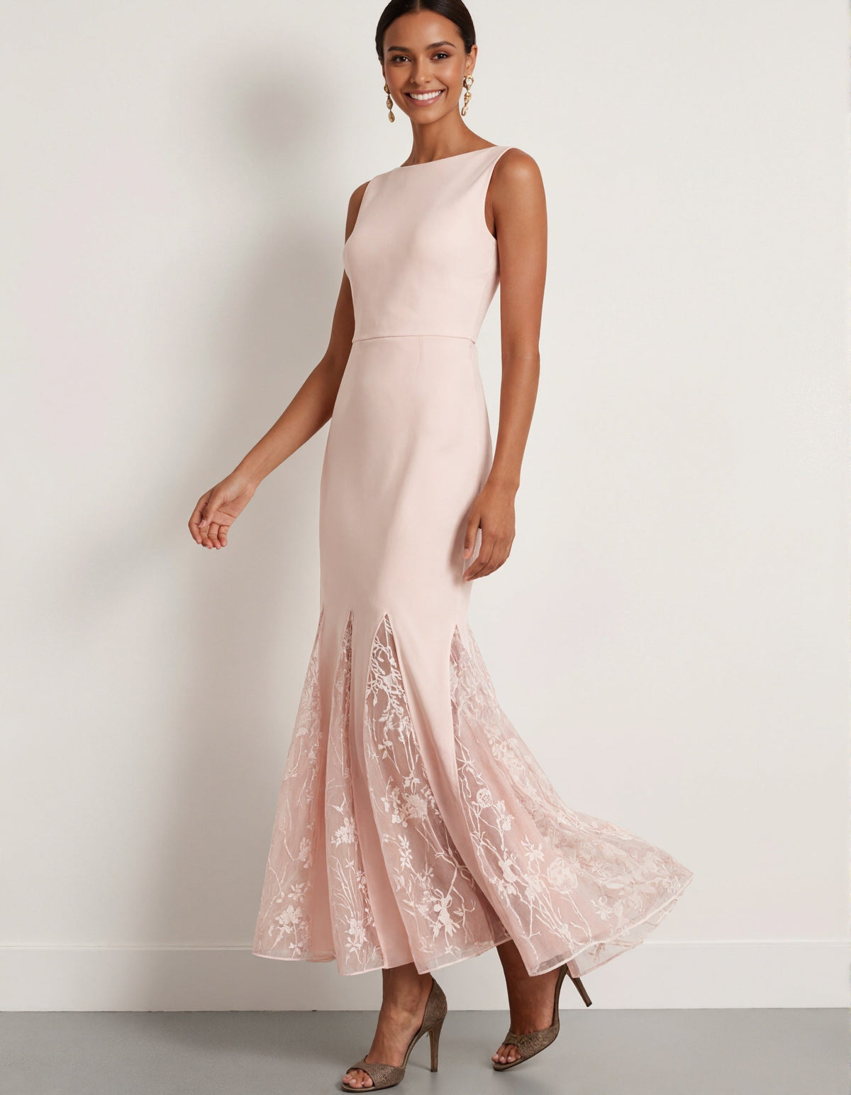 Vestido largo rosa con encaje de patchwork