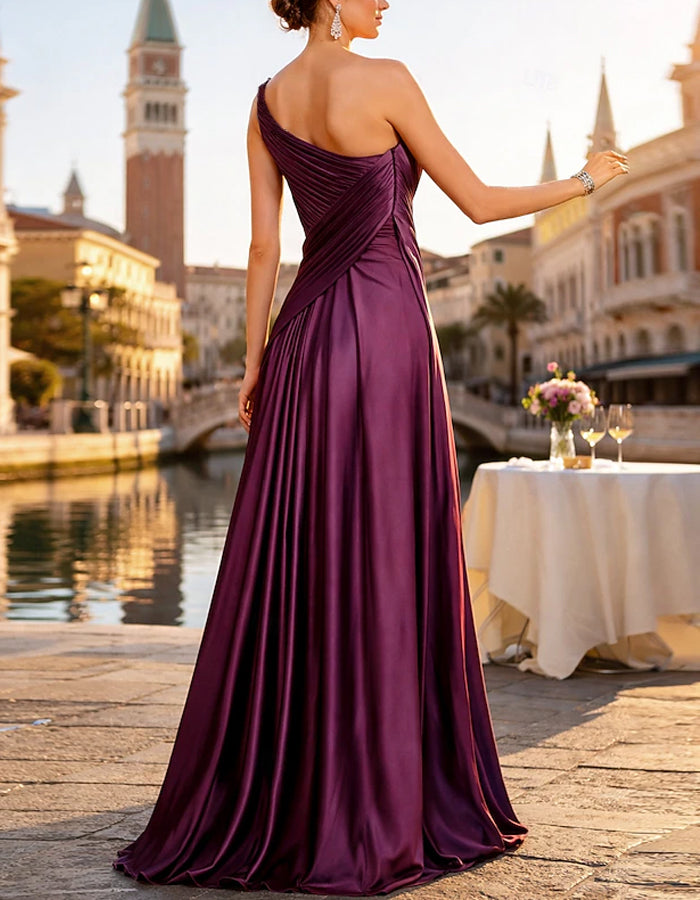 Vestido largo de raso con hombros drapeados