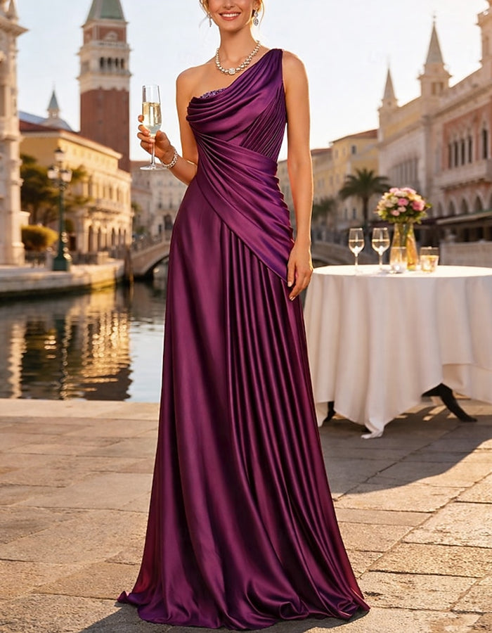 Vestido largo de raso con hombros drapeados