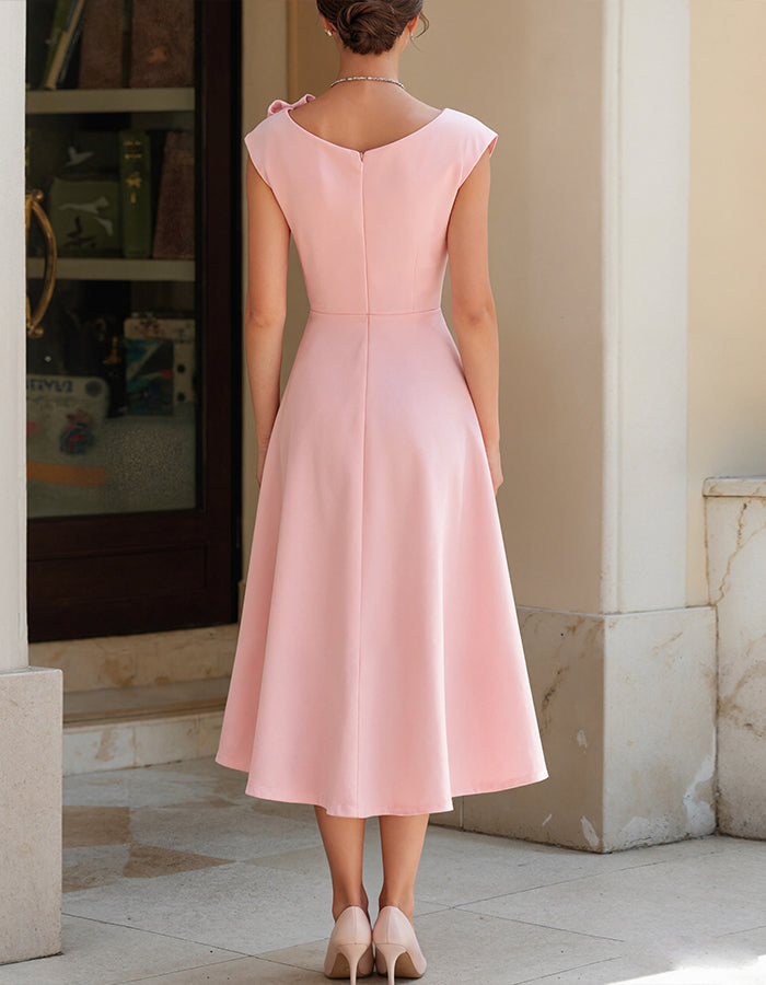 Vestido midi liso con cuello drapeado y flores 3D