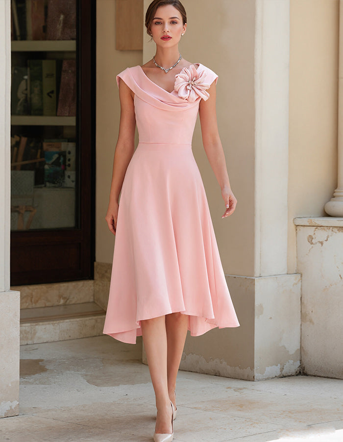 Vestido midi liso con cuello drapeado y flores 3D