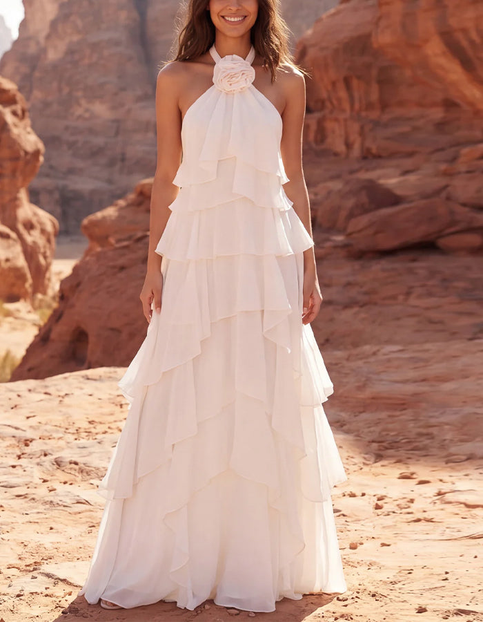 Vestido largo de gasa rosa con cuello halter y volantes