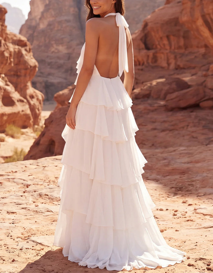 Vestido largo de gasa rosa con cuello halter y volantes
