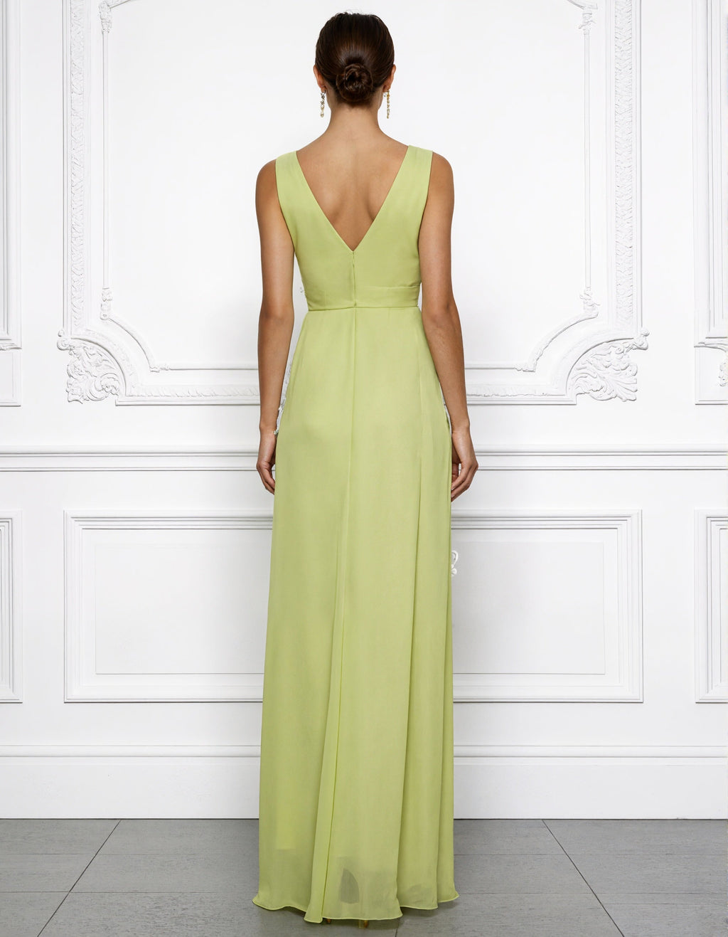 Vestido largo de gasa verde amarilla con escote en v