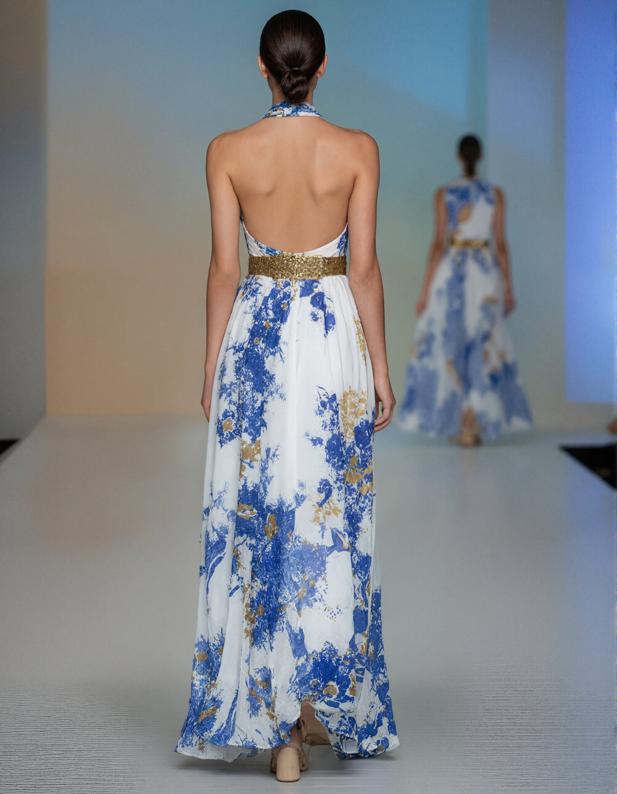 Vestido largo blanco con estampado floral