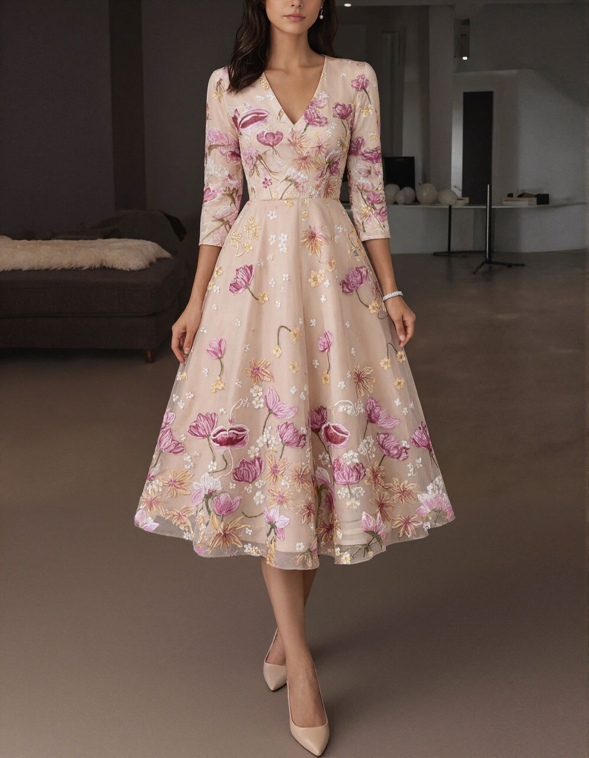Vestido midi escote en V con bordado floral