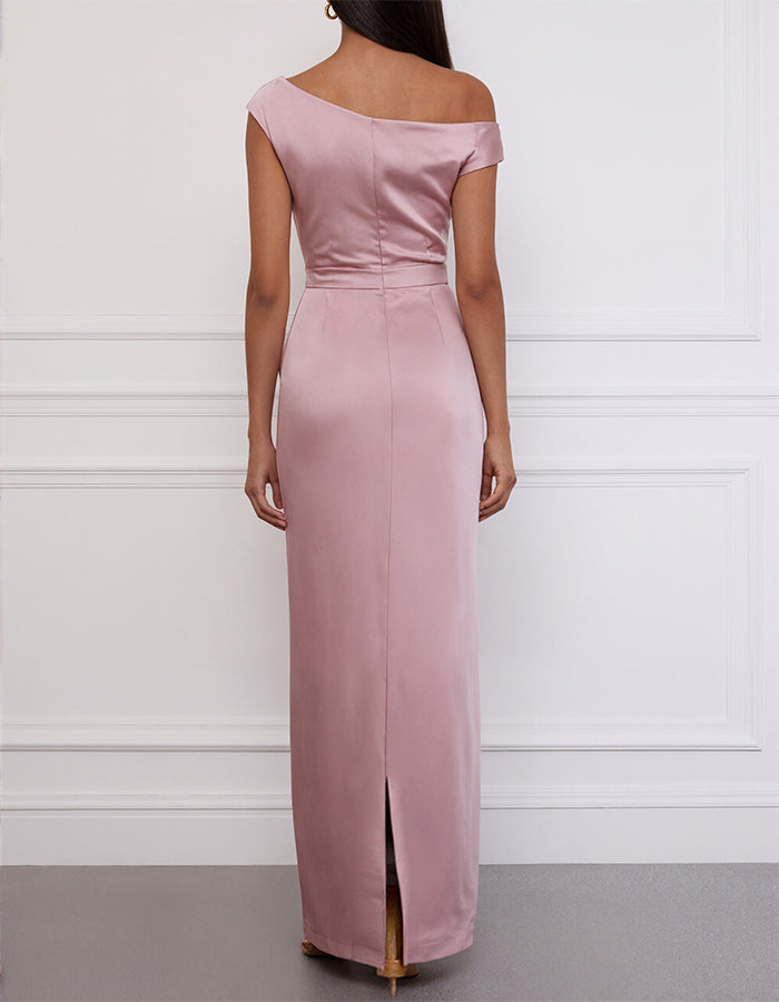Vestido largo asimétrico de raso rosa grisáceo
