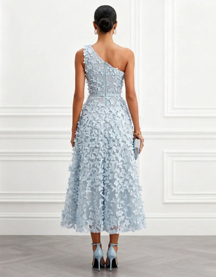 Vestido largo asimétrico azul claro con aplique floral