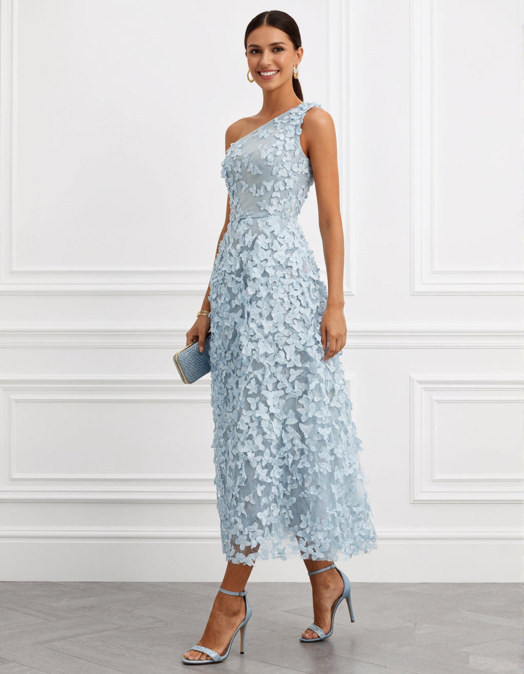 Vestido largo asimétrico azul claro con aplique floral
