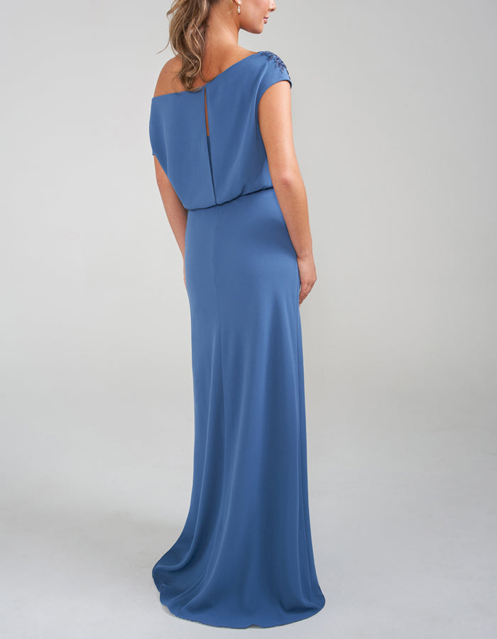 Vestido largo drapeado azul de un solo hombro