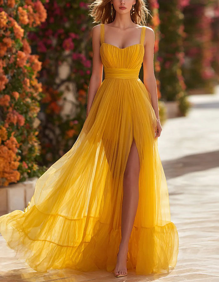 Vestido largo amarillo con escote corazón