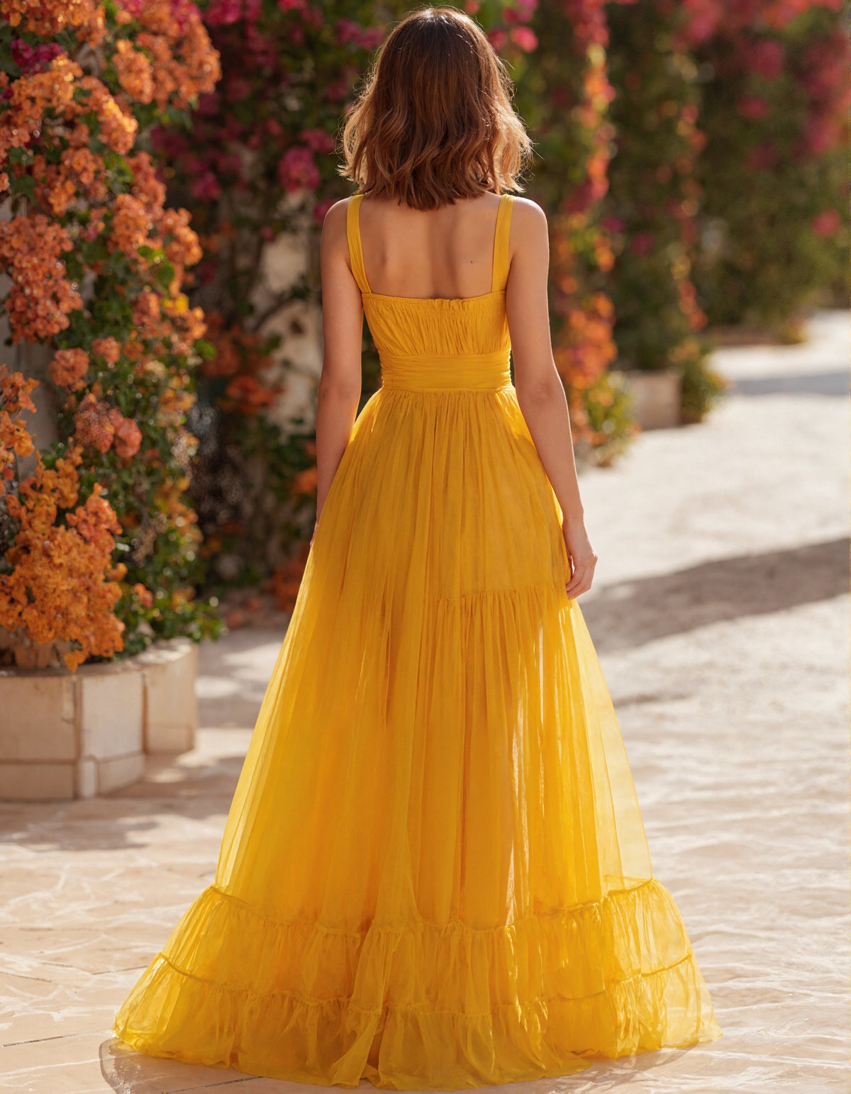 Vestido largo amarillo con escote corazón