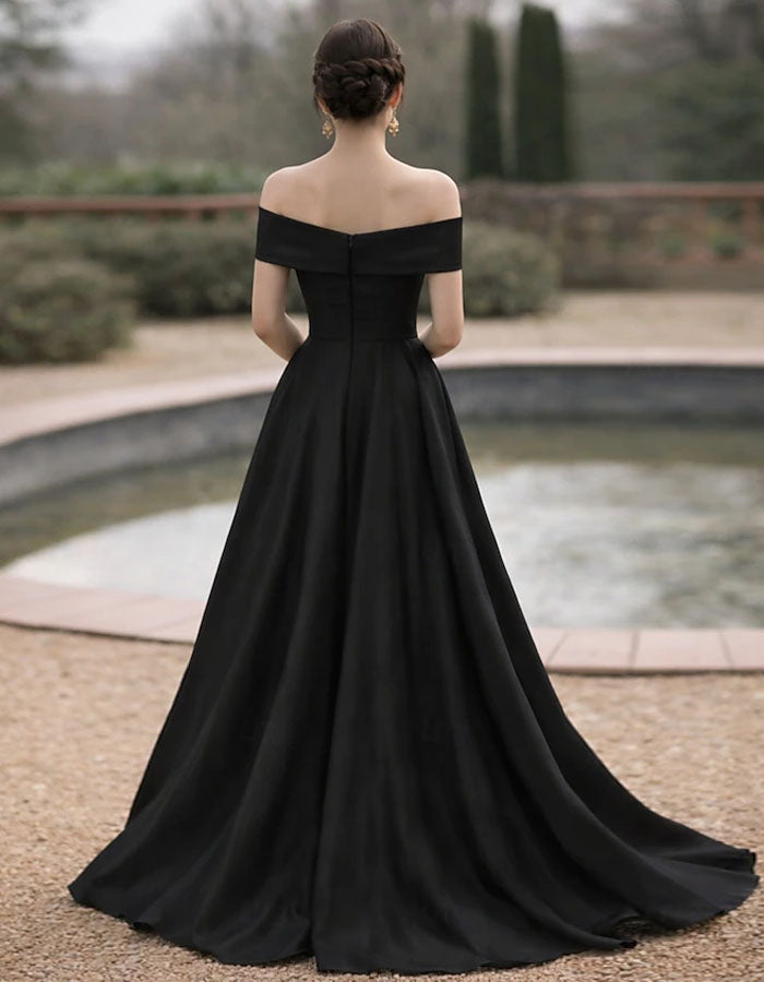 Vestido largo de satén con hombros descubiertos