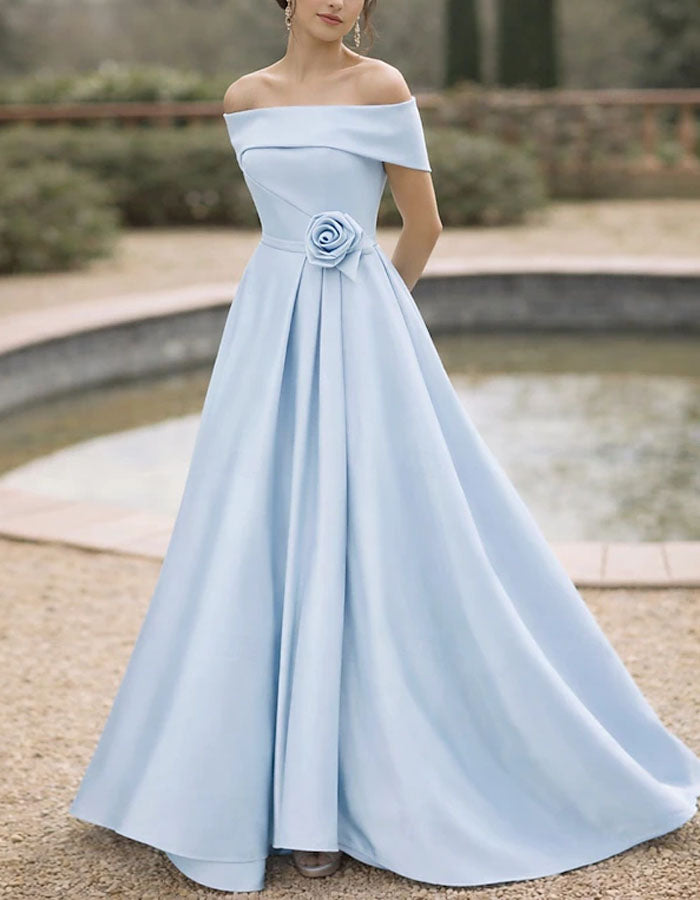 Vestido largo de satén con hombros descubiertos