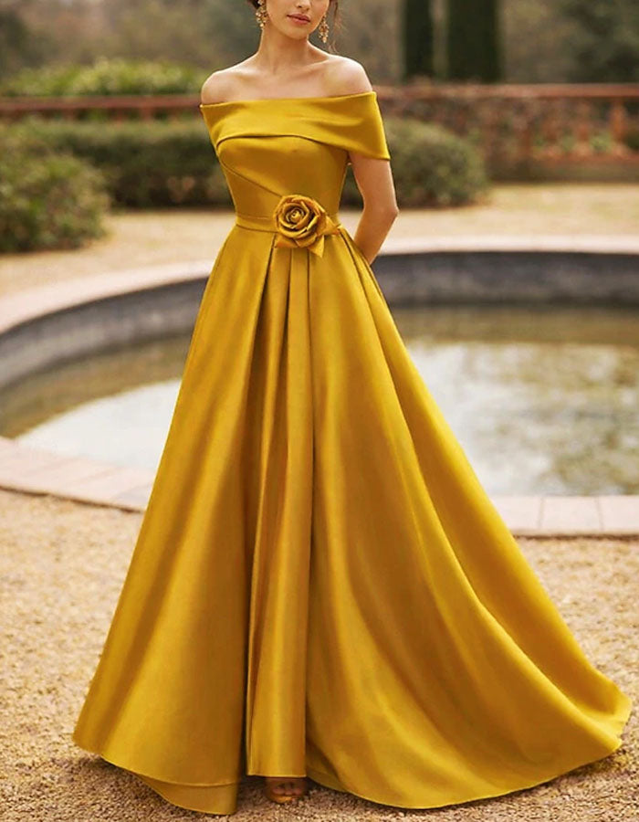 Vestido largo de satén con hombros descubiertos