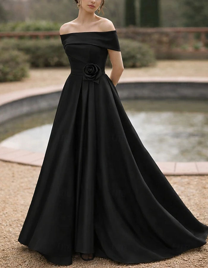 Vestido largo de satén con hombros descubiertos