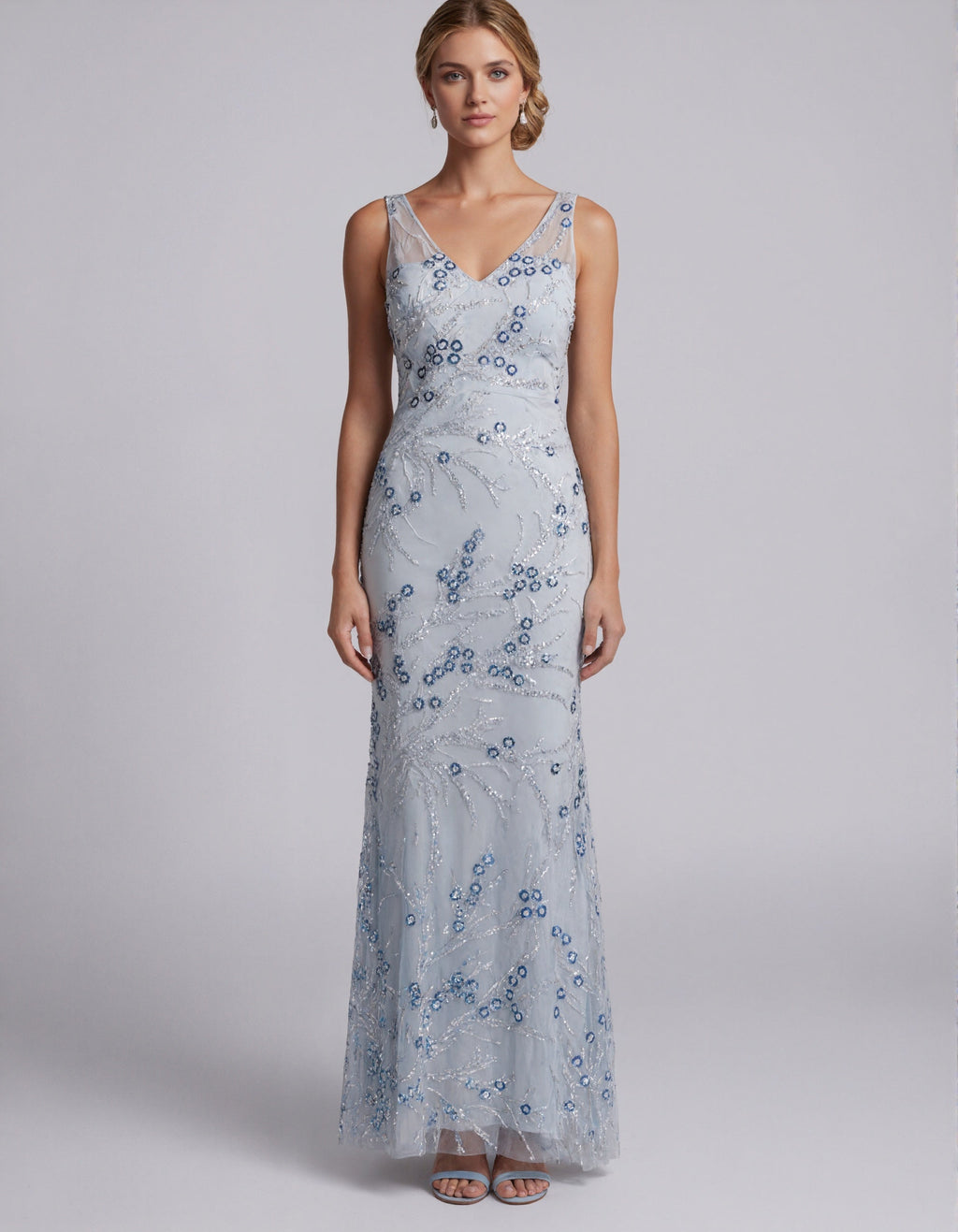 Vestido largo de tul con lentejuelas florales azul celeste
