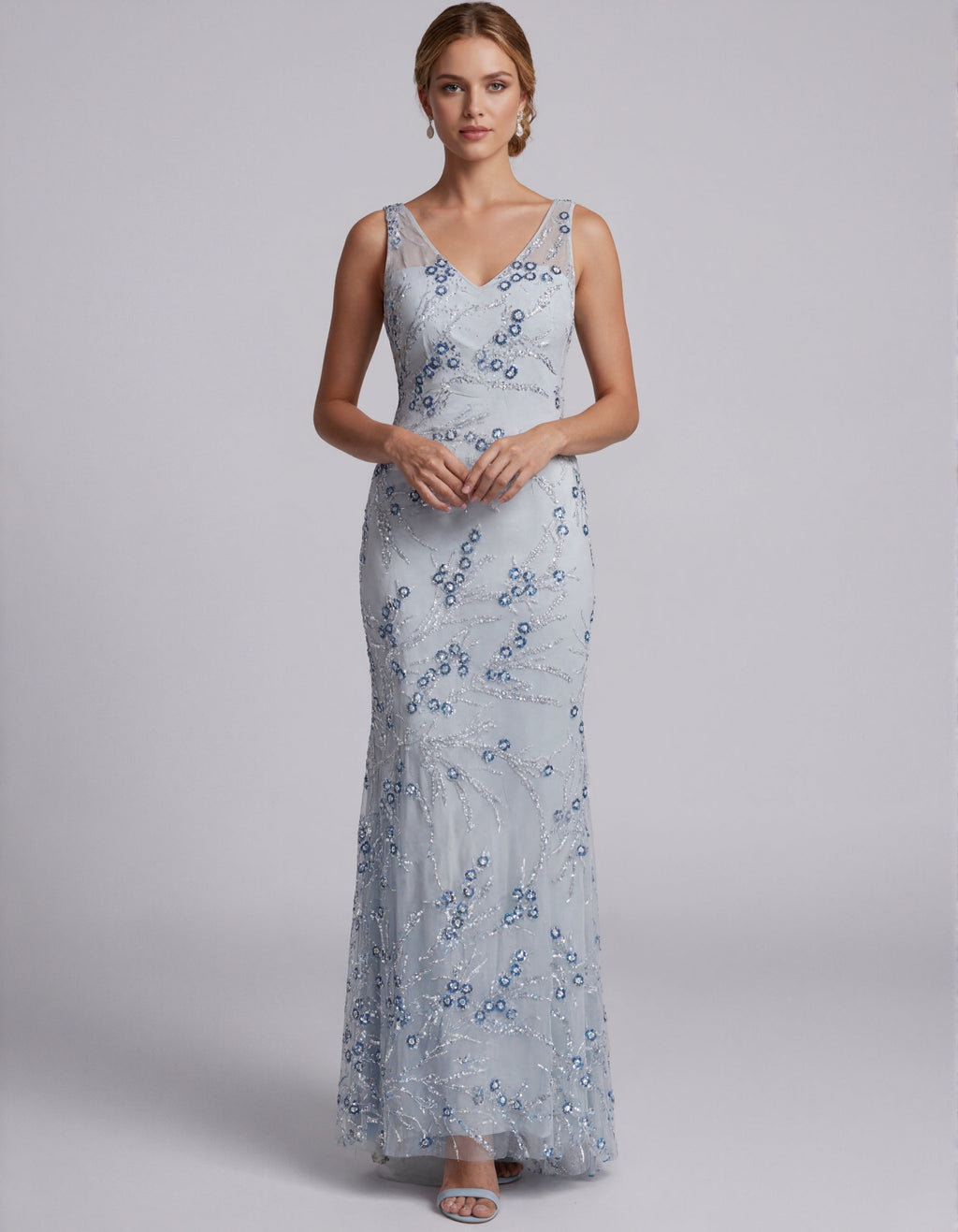 Vestido largo de tul con lentejuelas florales azul celeste