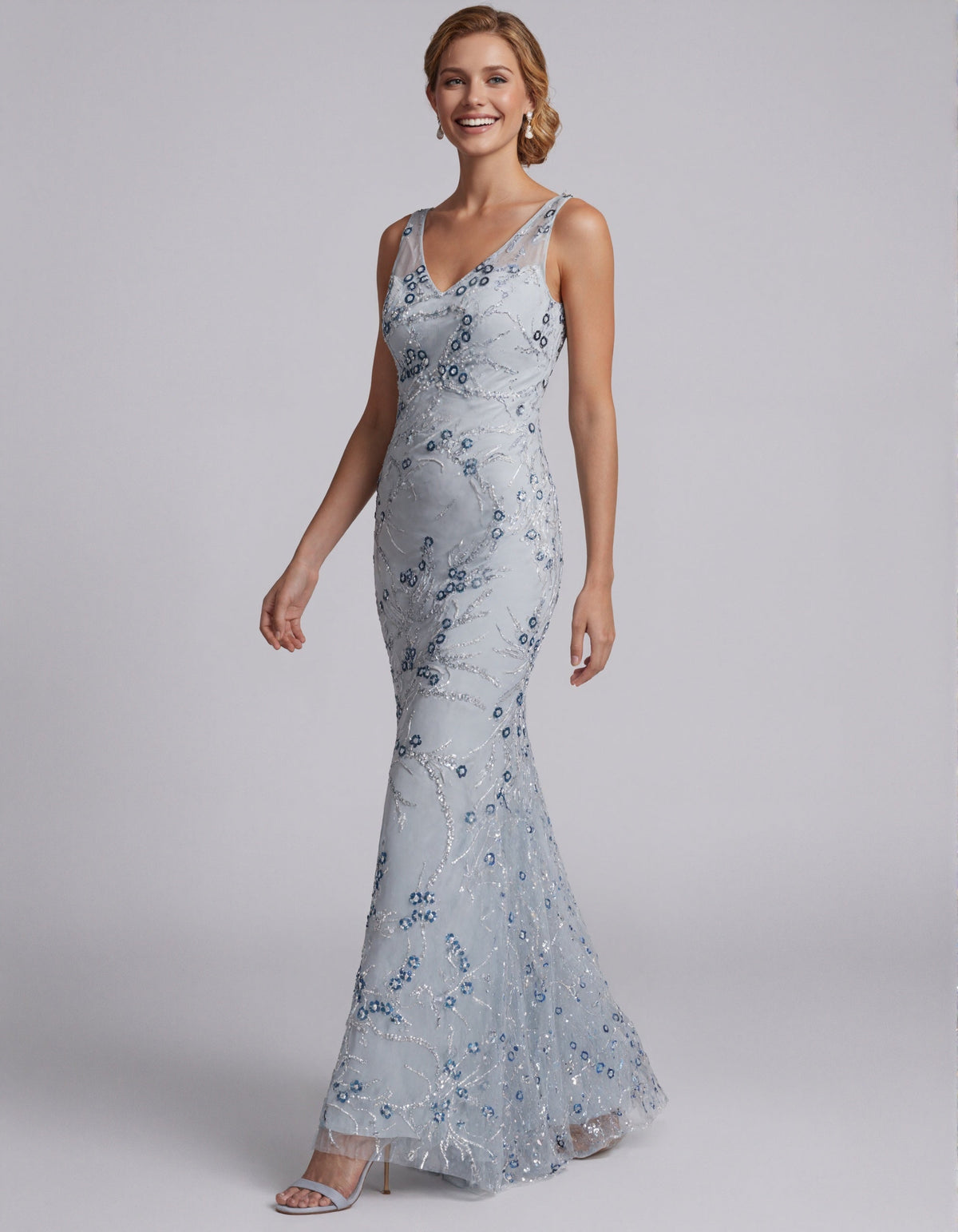 Vestido largo de tul con lentejuelas florales azul celeste