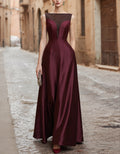 Vestido largo de satén burdeos con cuello de tul