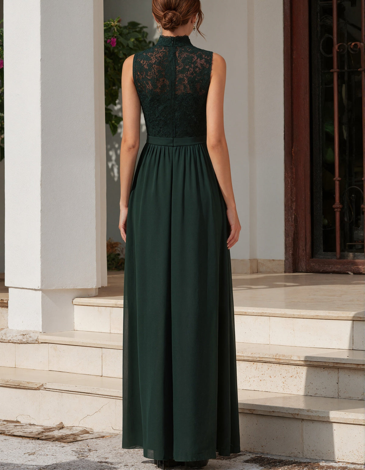Vestido largo de cuello alto en encaje y chiffon verde oscuro