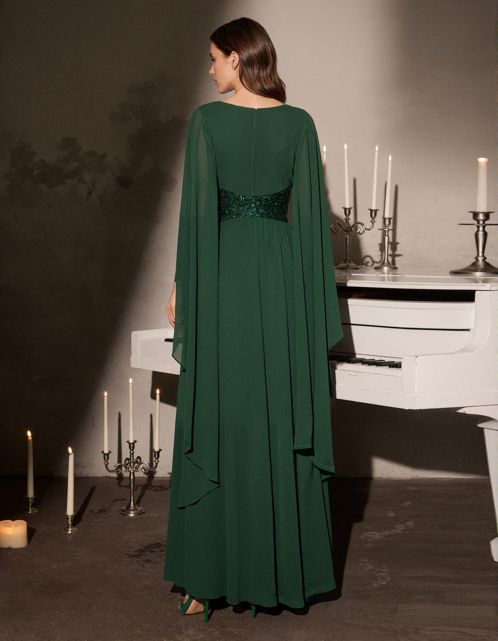 Vestido largo de gasa con mangas tipo chal