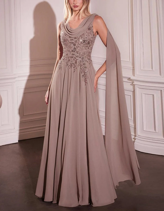 Vestido largo marrón claro con cuello drapeado