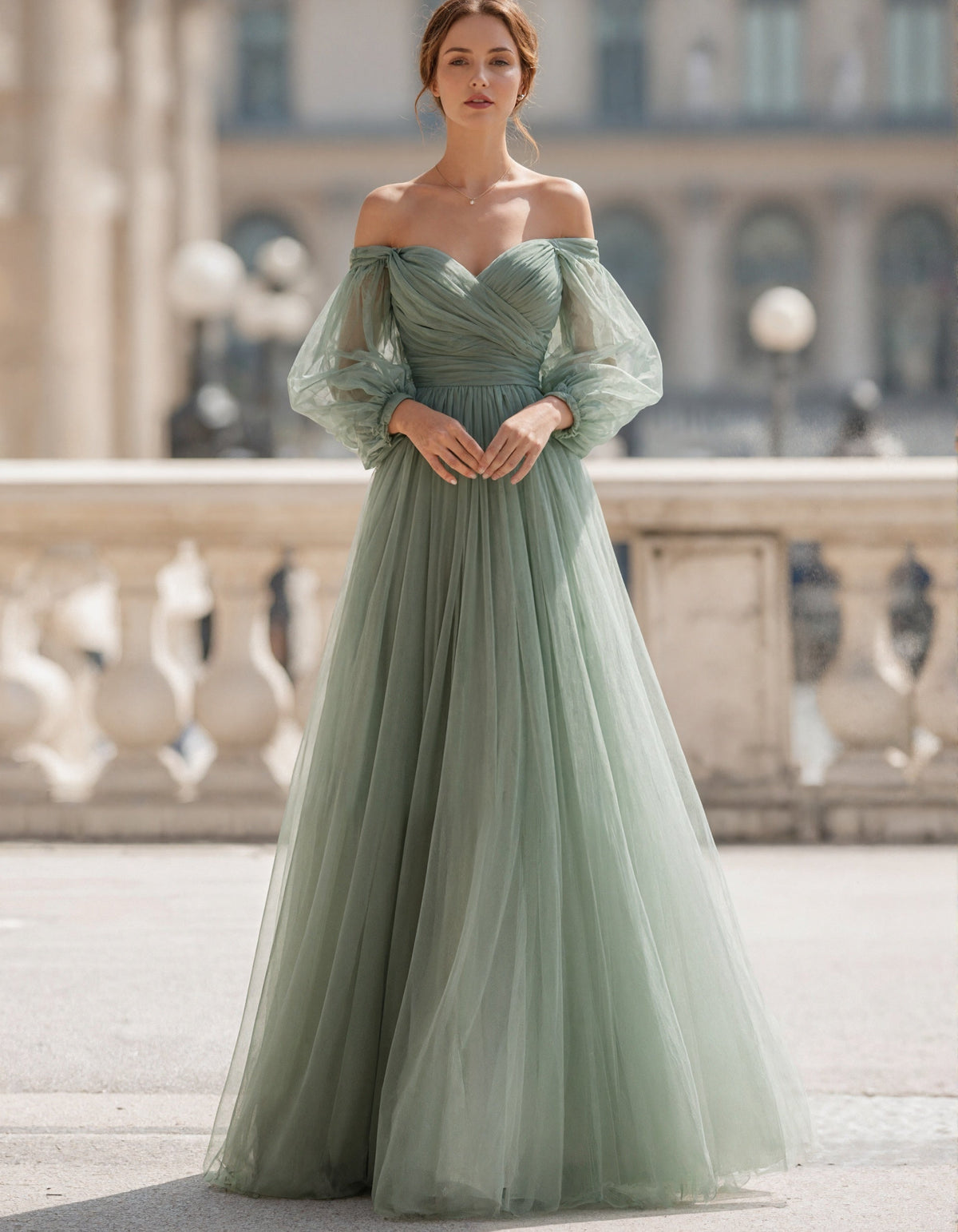 Vestido largo verde salvia con hombros descubiertos