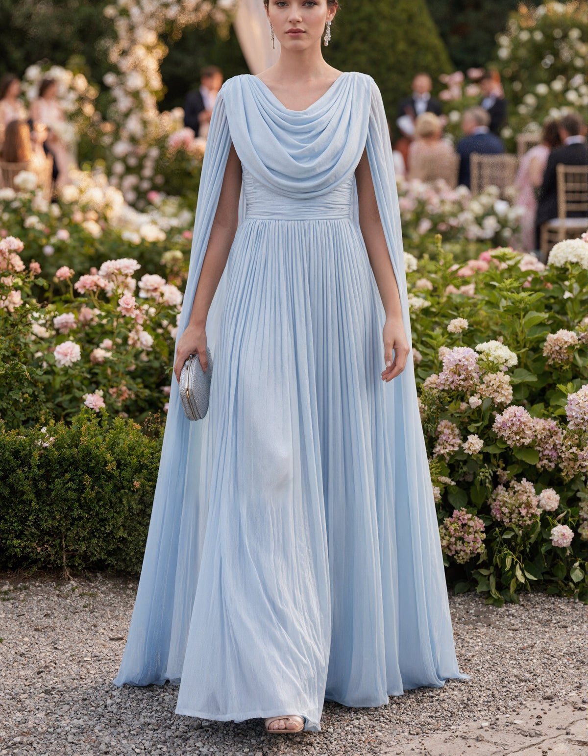 Vestido largo de gasa plisada en azul claro