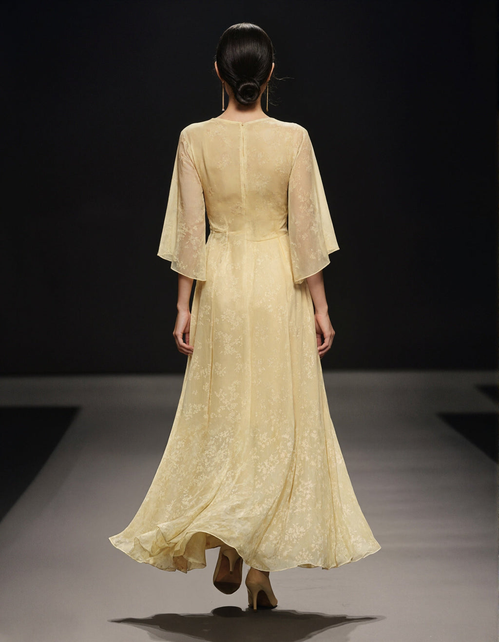 Vestido largo amarillo estampado