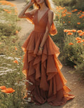 Vestido largo terracota con escote pico y mangas de volantes