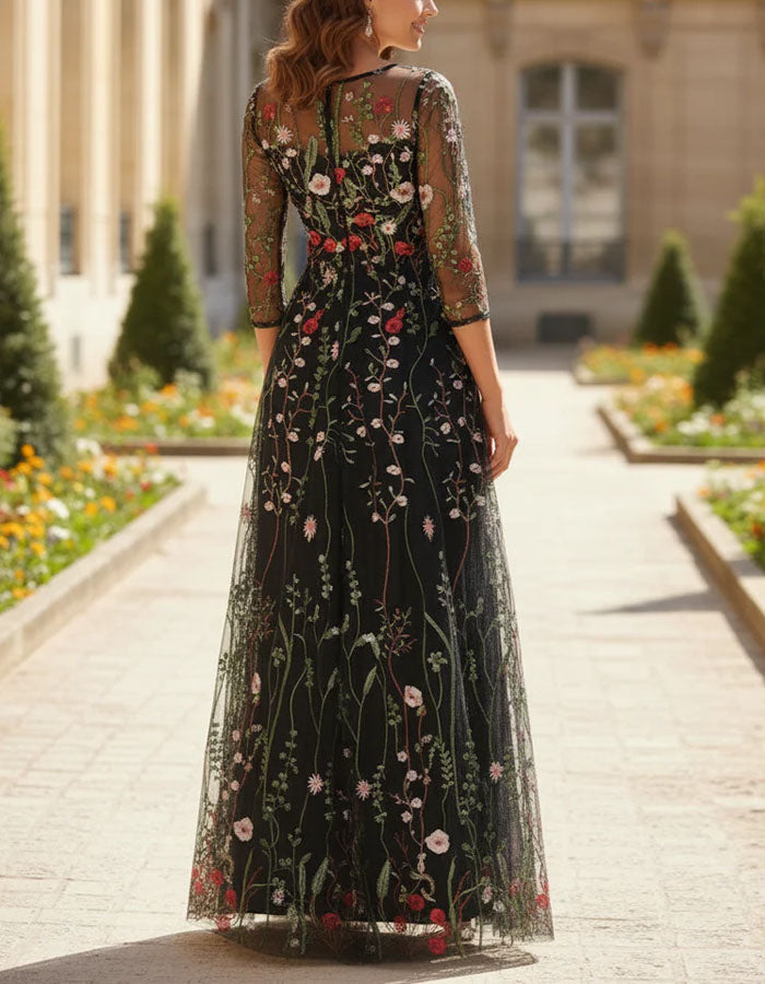 Vestido largo de tul negro con bordado de flores