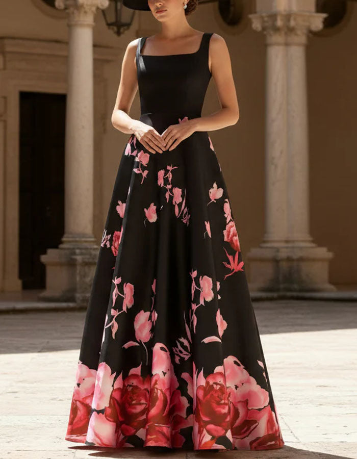 Vestido largo negro con cuello cuadrado y estampado de rosas