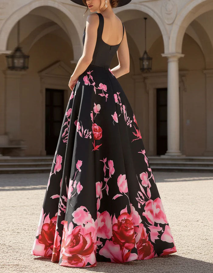 Vestido largo negro con cuello cuadrado y estampado de rosas