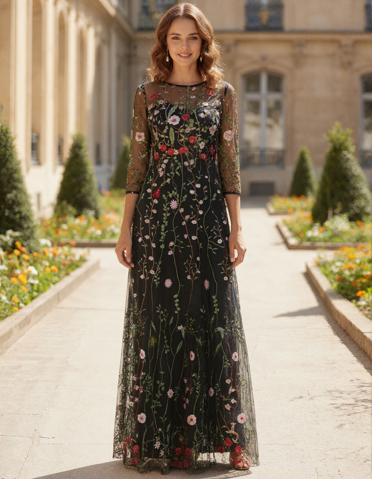 Vestido largo de tul negro con bordado de flores