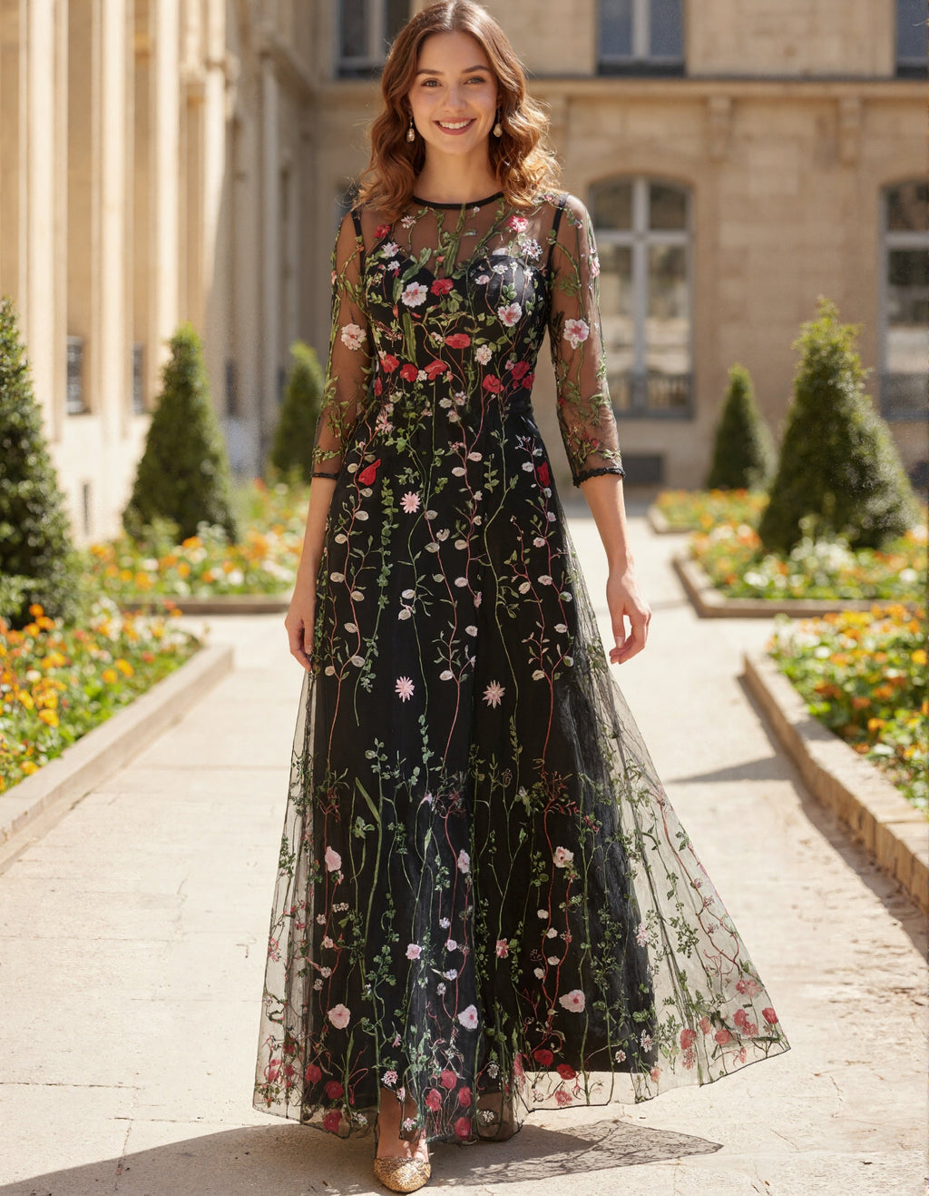 Vestido largo de tul negro con bordado de flores