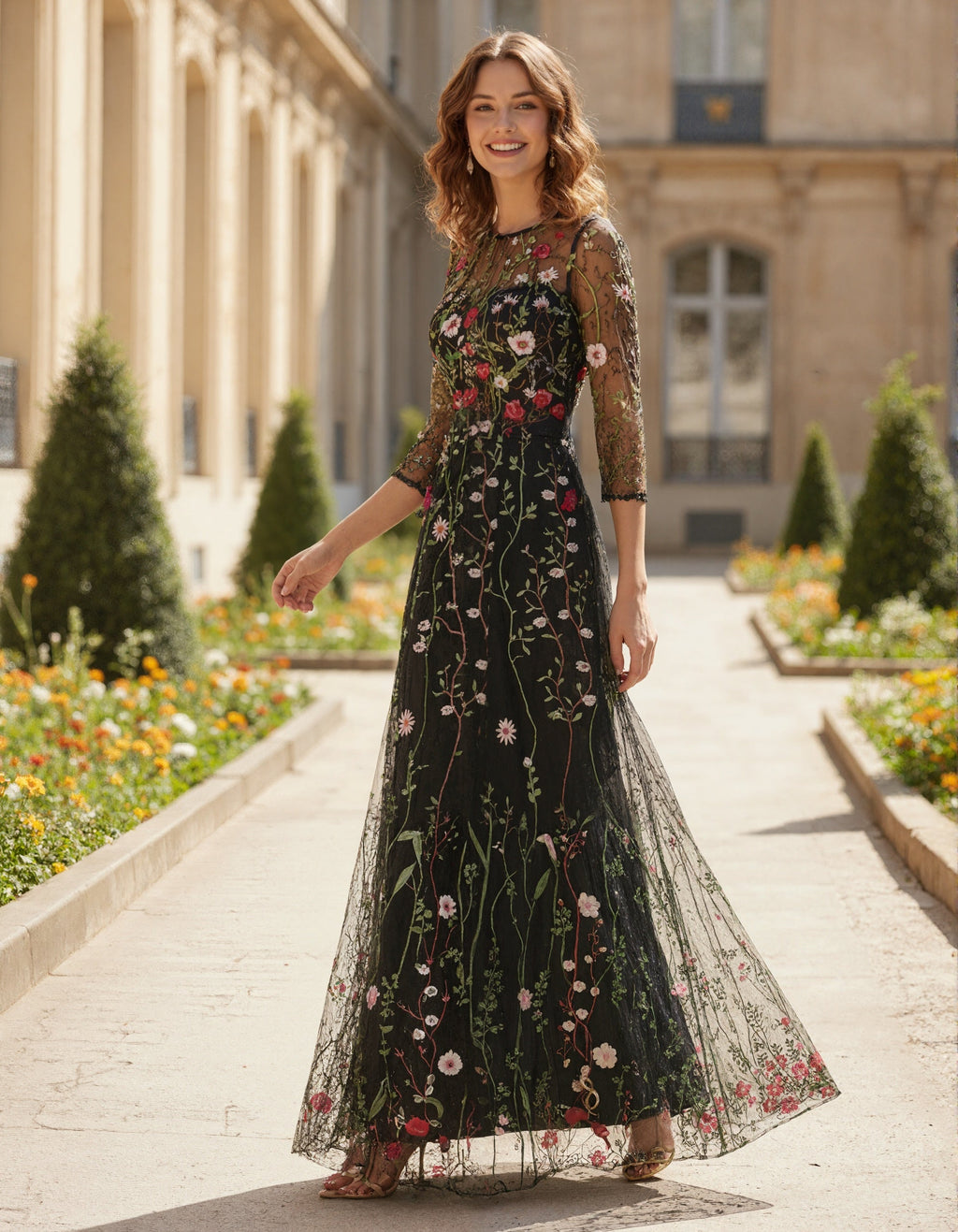 Vestido largo de tul negro con bordado de flores